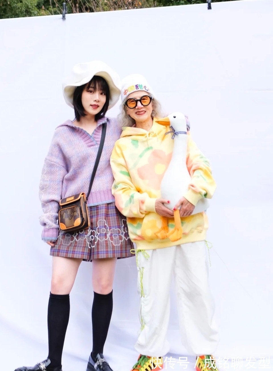 牛仔外套|从容老去也很美,这位87岁奶奶真是“老顽童”,时尚感不输年轻人