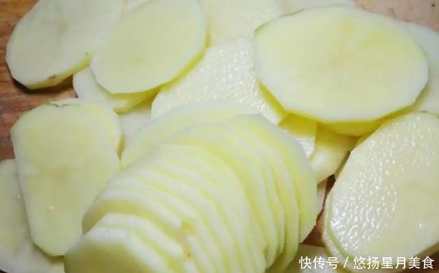 这食材一块钱一斤,一年四季都吃不腻,做法简单,香辣味美超下饭!