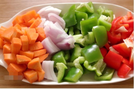 不用去饭店,三汁焖锅在家就能做,一大锅不到30元就让家人吃到撑