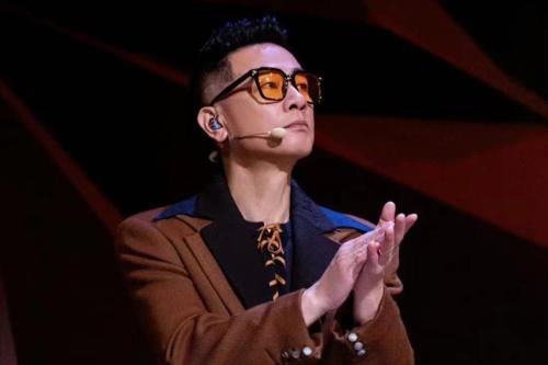 应采儿|网友偶遇陈小春光顾平民小店“沙县小吃”,大赞其接地气