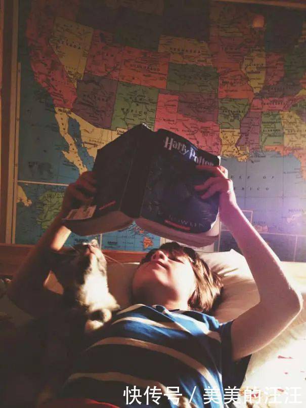 看什么书看书,难道我还没有书好看吗