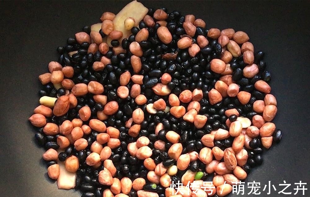 秋天 入秋后,多喝黑豆汤,口感甘醇淡淡飘香,养颜不一定要护肤品