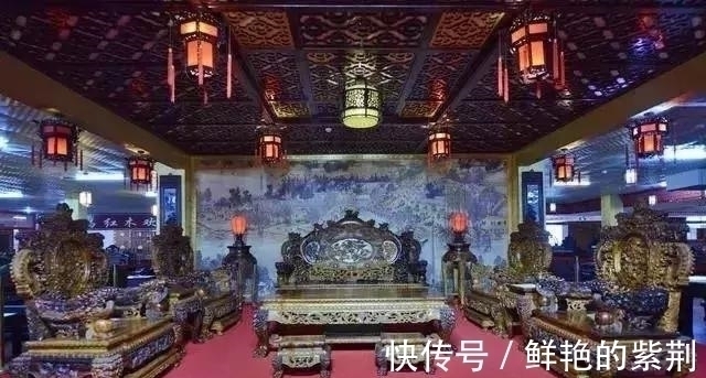 人民币@20多吨的黄花梨就出了17件家具,标价1.9亿,卖了5年都卖不出去!