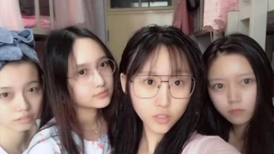 女大学生|抖音“最强变脸术”火了，四女化妆后惊艳众人，网友：打扰了
