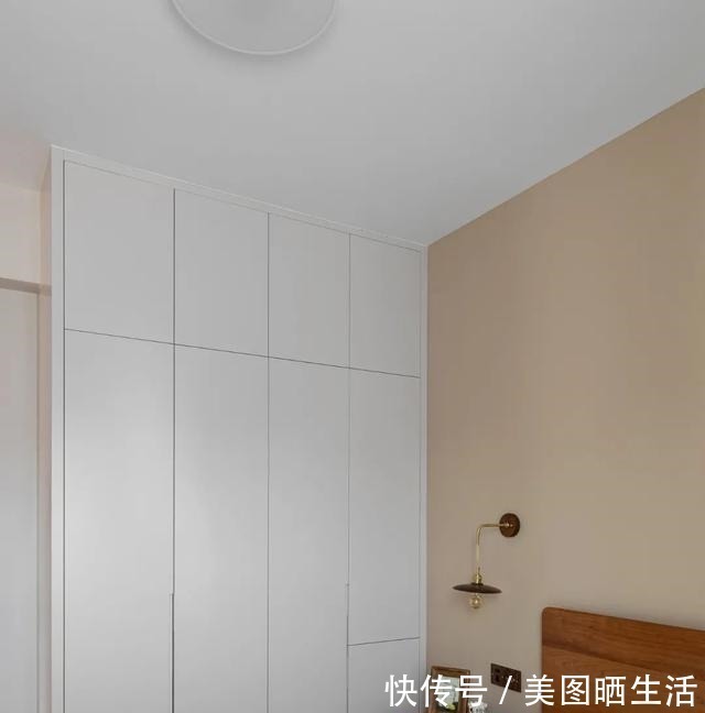 玄关柜|68平的精致两居室,独居小妹妹真懂生活,双面柜的设计非常巧妙!