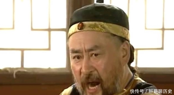 下跪|能够让和珅下跪磕头,地位非常高,金大烟袋到底是什么人?