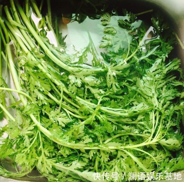 晚上失眠睡不好,试试多吃这菜,2元能买1大捆,随便一炒很好吃