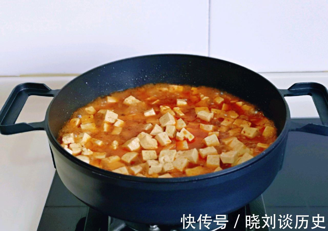 美味佳肴|豆腐这样吃,鲜嫩可口还下饭,不到2块钱,就能做一大盘