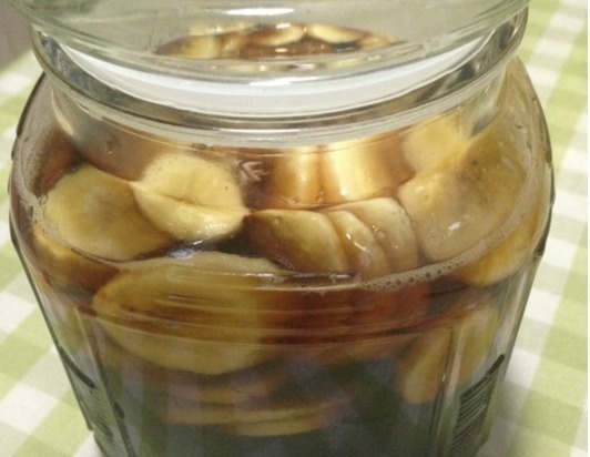 香蕉|把它放在醋里,每天吃3片一个月排空毒素,人年轻了肚子也平了!