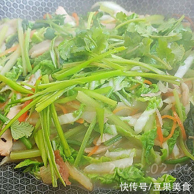 菠菜杆|蒜香卤肉春菜烩