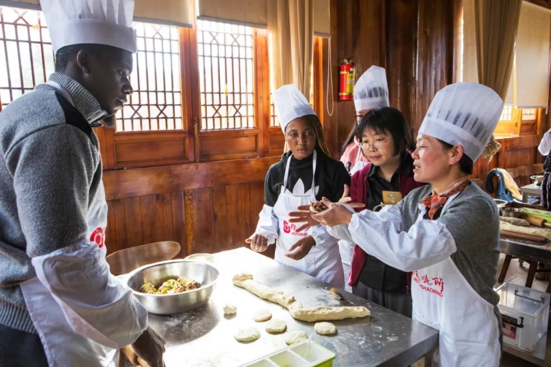 中年|外国人都过来学习,这个街边随处可见的小吃卖出了国际范