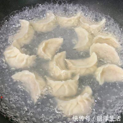 这道香辣拌三鲜饺子连续吃了3碗,全家人都一致好评