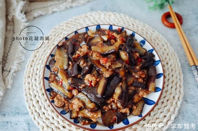 炒茄子时,多加1步,茄子不吃油不发黑,怎么炒都好吃