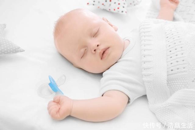 家长|宝宝出现3个先兆,是在练习自主入睡,家长不要去打扰