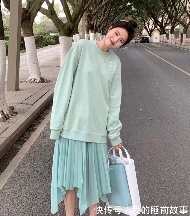 穿搭 卫衣+运动裤过时啦，现在流行这几种穿搭方式，温柔简约又有活力！