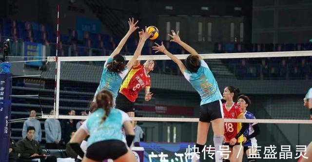 上海|13连胜！女排冠军之师横扫上海，16岁天才少女接应表现不输李盈莹！