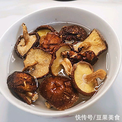 鲮鱼|这道客家香菇猪肉丸和酿豆腐，分分钟光盘