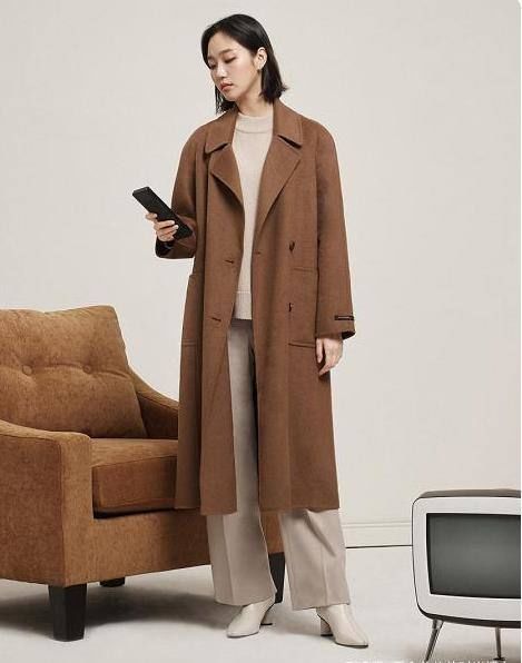 优雅的职场女人，学这5套职场新造型，干练沉稳又有女人味