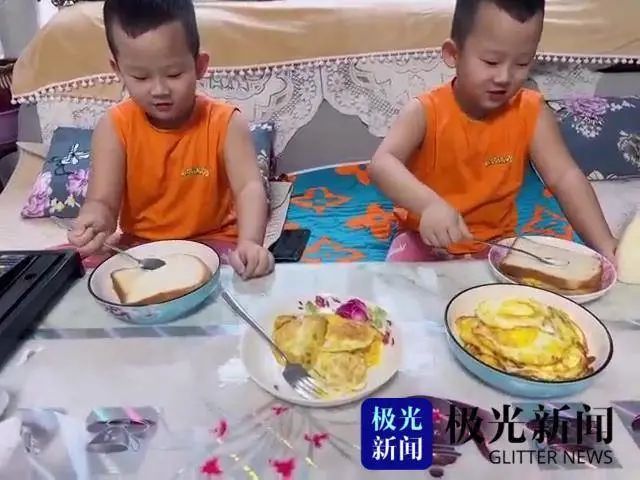 核酸|这对双胞胎小兄弟亲手制作三明治，只为感谢心中的“大白”妈妈