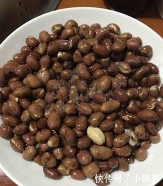 炸花生米，直接下锅炸就错了，少了这一步，花生米不酥脆，还返潮