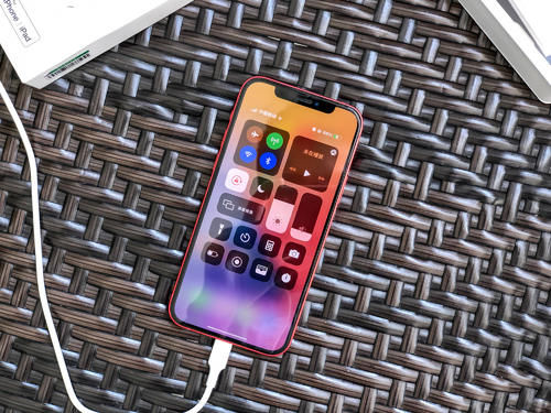 充电|苹果20W快充追平66W的华为？充电功率越大越好？快充真的伤电池？