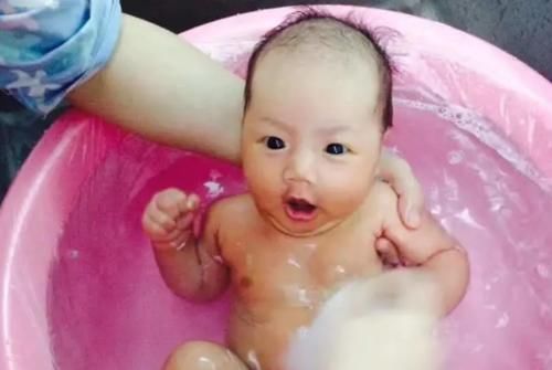 屁屁|婴儿“红屁屁”住院20多天,差点要植皮,医生:都是家长粗心闹的