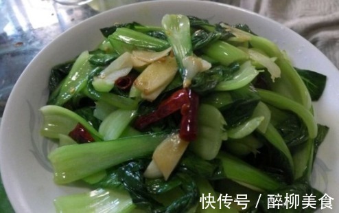 无论炒什么青菜,都不要直接下锅!学会这一招,青菜嫩绿不发黑!