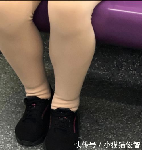 时髦精们,赶紧“扔掉”衣柜里这3件单品,冬天穿又土又显老