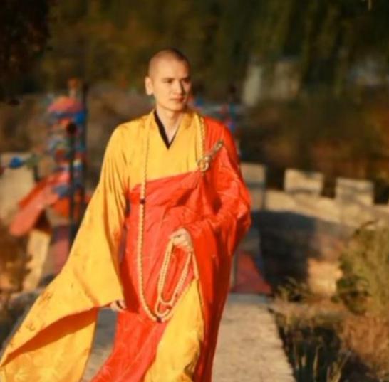 富婆@他是中国最帅的和尚,被百名富婆猛追,因一首歌遁入空门