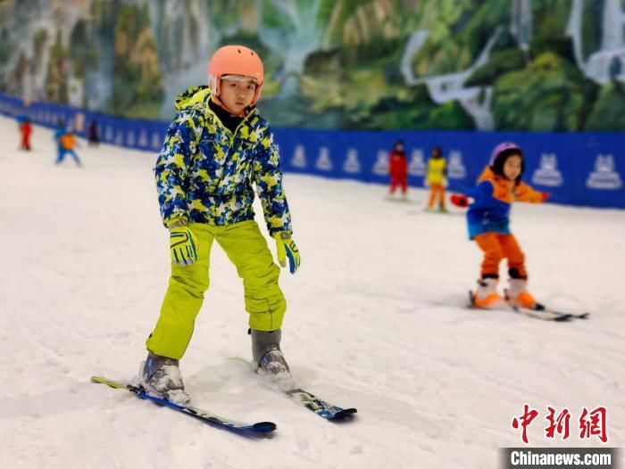 北京冬奥会|“冷资源”成了“热经济” 浙江民众冰雪健身迎冬奥