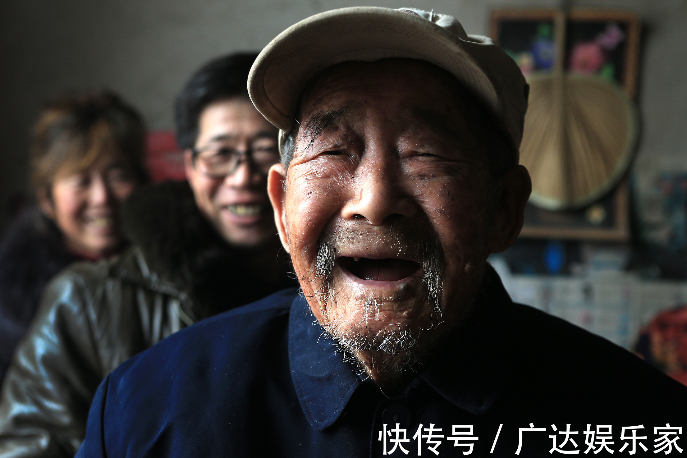 老两口|113岁农村老汉每天吃肉、喝酒、赶集，生活习惯让养生专家汗颜