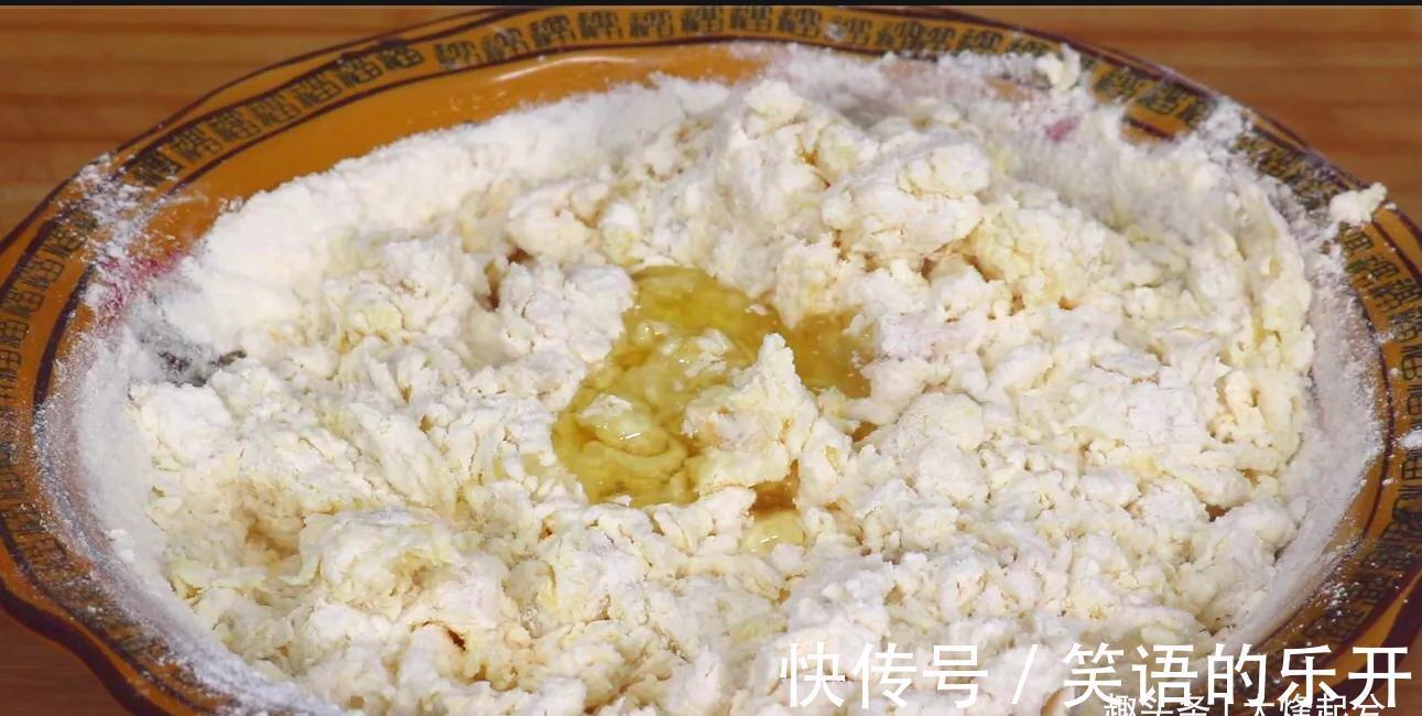 老人|山药最好吃做法,打2鸡蛋,做出柔软又香甜,家里老人孩子都爱吃