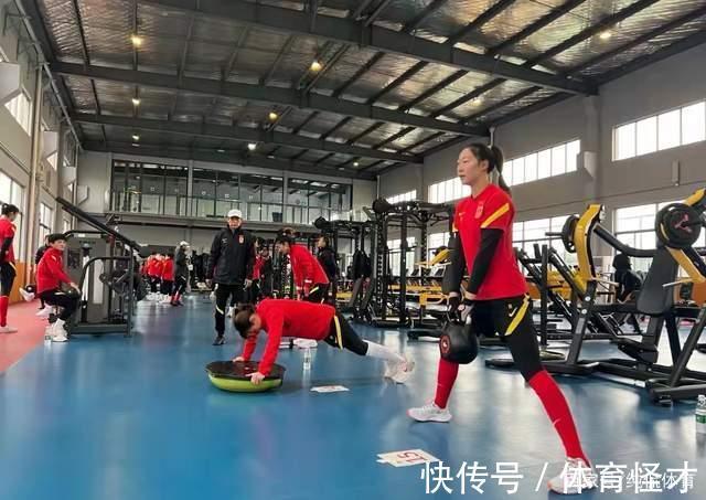 苏州酒店|中国女足再次做出表率,回国第一天恢复集训,中国男足却放假多天