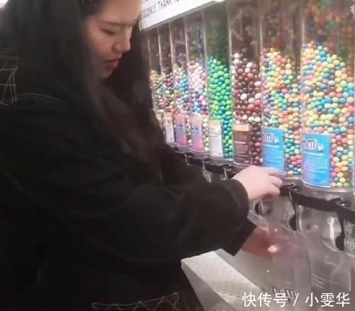 去陈赫打卡的糖果店,买了一包糖,结账时才知是吃不起的明星同款