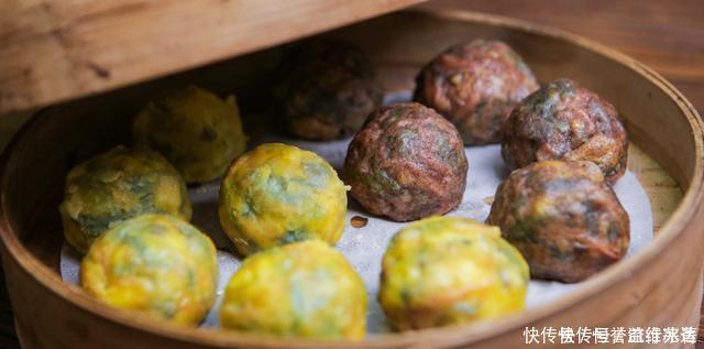 玉米面菜团子,不和面,不揉面,滚一滚就下锅,减肥也能管饱吃