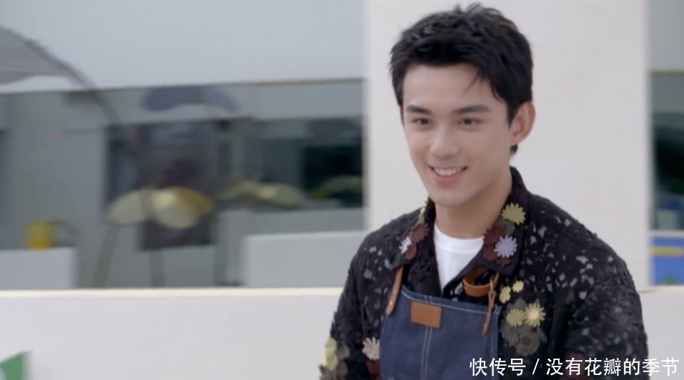 赵丽颖|赵丽颖录节目沉默寡言状态差，何炅耿直提醒：麻烦偶尔说几句话