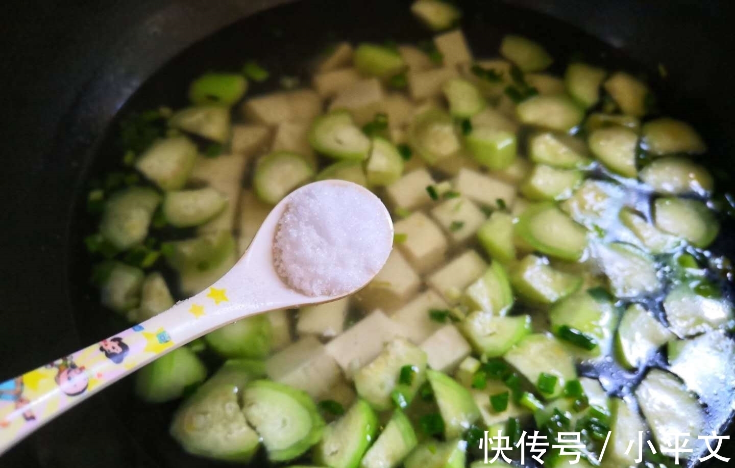 肌肤|夏天多喝此汤，美白肌肤去斑点，每天坚持来一碗，40岁也很美！