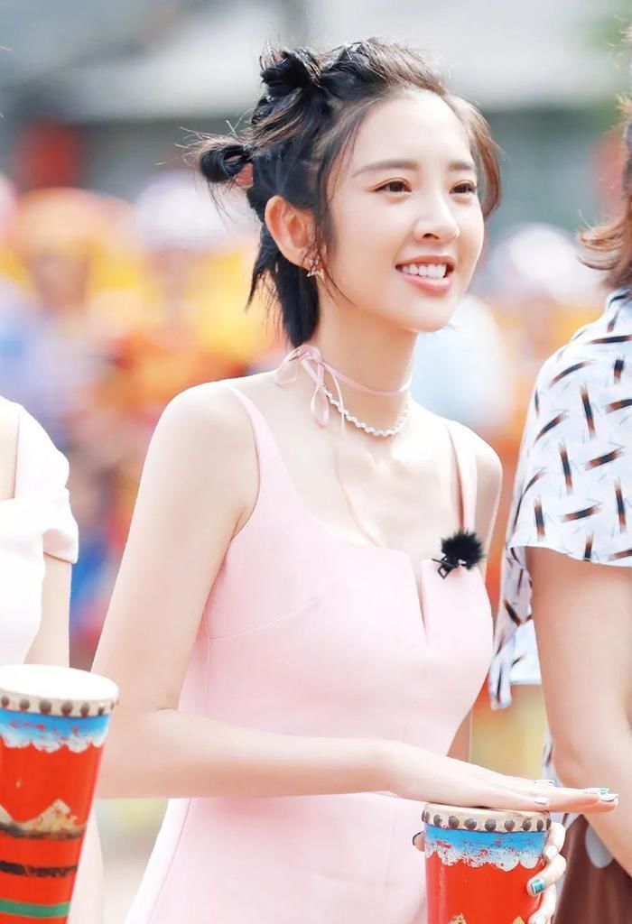 脸小|“丸子头”已过时了!今年流行的是“苹果头”,时髦减龄、显脸小