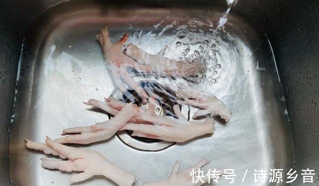 鸡爪这么做最好吃,麻辣鲜香,下酒下饭两相宜!