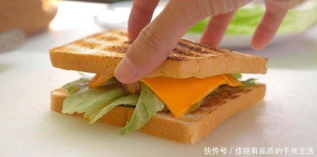 天热吃烤肉,做个营养均衡的炭烤三明治,让那些没吃饱的吃个过瘾!