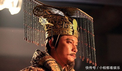 落魄|落魄公子向农夫讨饭吃却收到土块，公子大怒，随从却说：这是吉兆