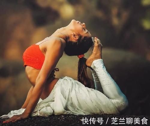 锻炼|腰上赘肉太多了坚持练习5个瑜伽动作,20天再现小蛮腰