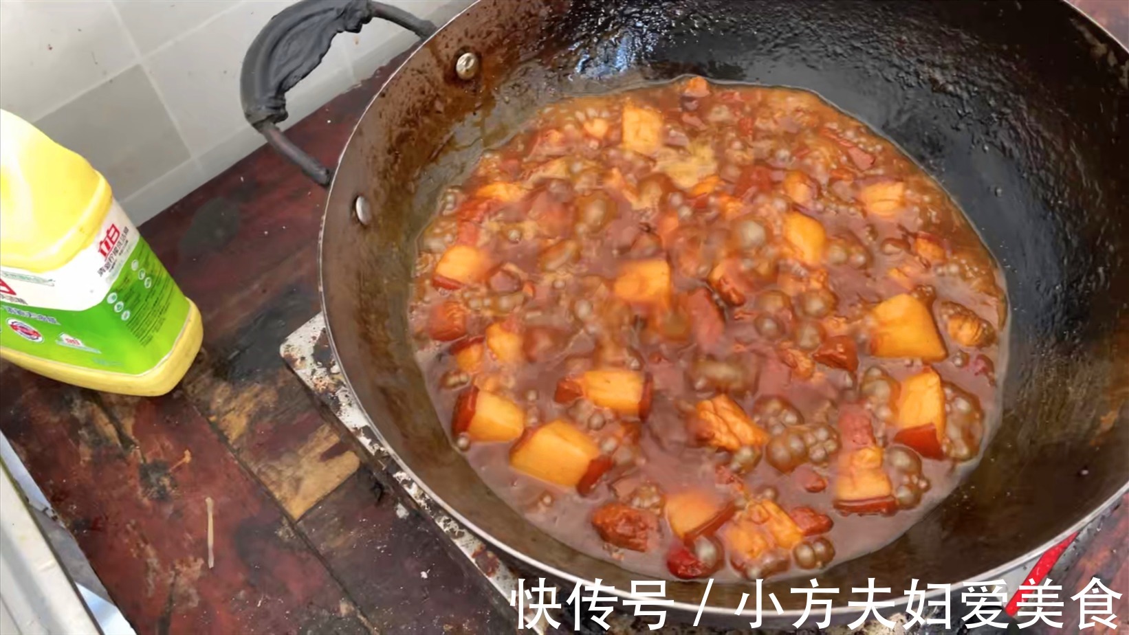 小方秘制红烧肉,色泽诱人肥而不腻,比饭店里做的都好吃!