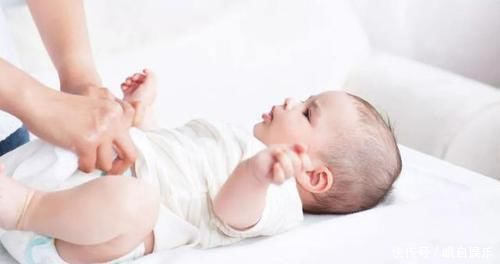 孙子|奶奶嫌天热给孙子穿开裆裤,却把娃坑进了医院,医生不怕断后吗