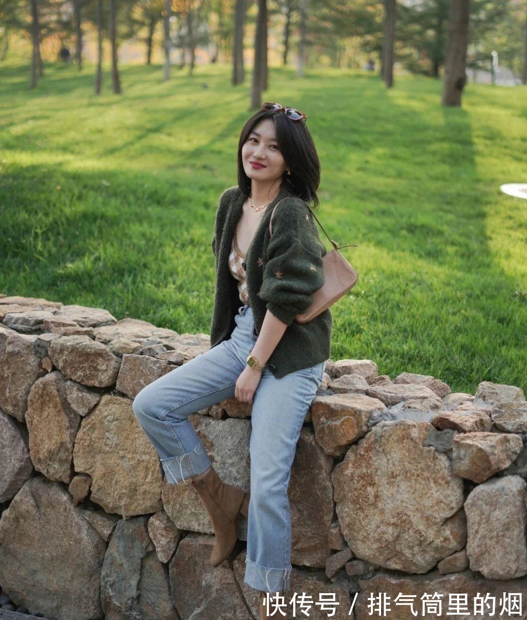 女人 真正会打扮的女人,入秋后都离不开这3种颜色,洋气显白有气质