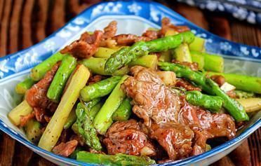  美食优选：茄汁菊花茄子，黑椒芦笋牛肉，青椒腊肉，腐竹炒肉片的做法