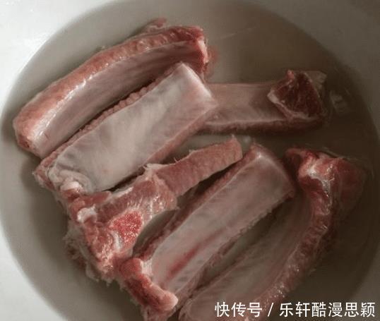 炖排骨汤,焯水还是直接炖牢记关键3步,肉嫩汤鲜,不柴不腥气