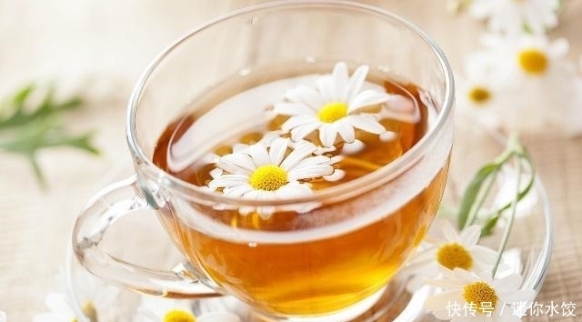 用菊花泡水时,若加“二物”一起泡,或许助你