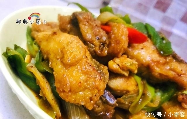 家常红烧鱼,炸出来酥脆,红烧起来不松散!