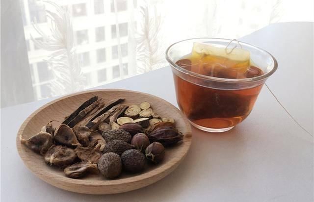 咽喉|咽喉3个地方是“止咳穴”,再猛的咳嗽也能止住,咽炎也好了